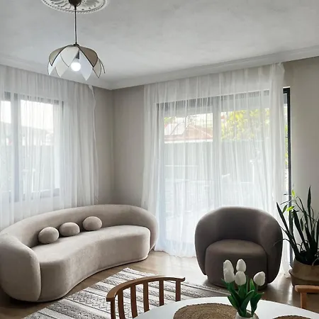 아파트 New With Garden For 4 페티예